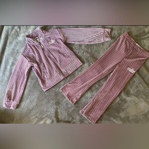 Girls Nike velvet outfit. New without tags. Violet/pink color